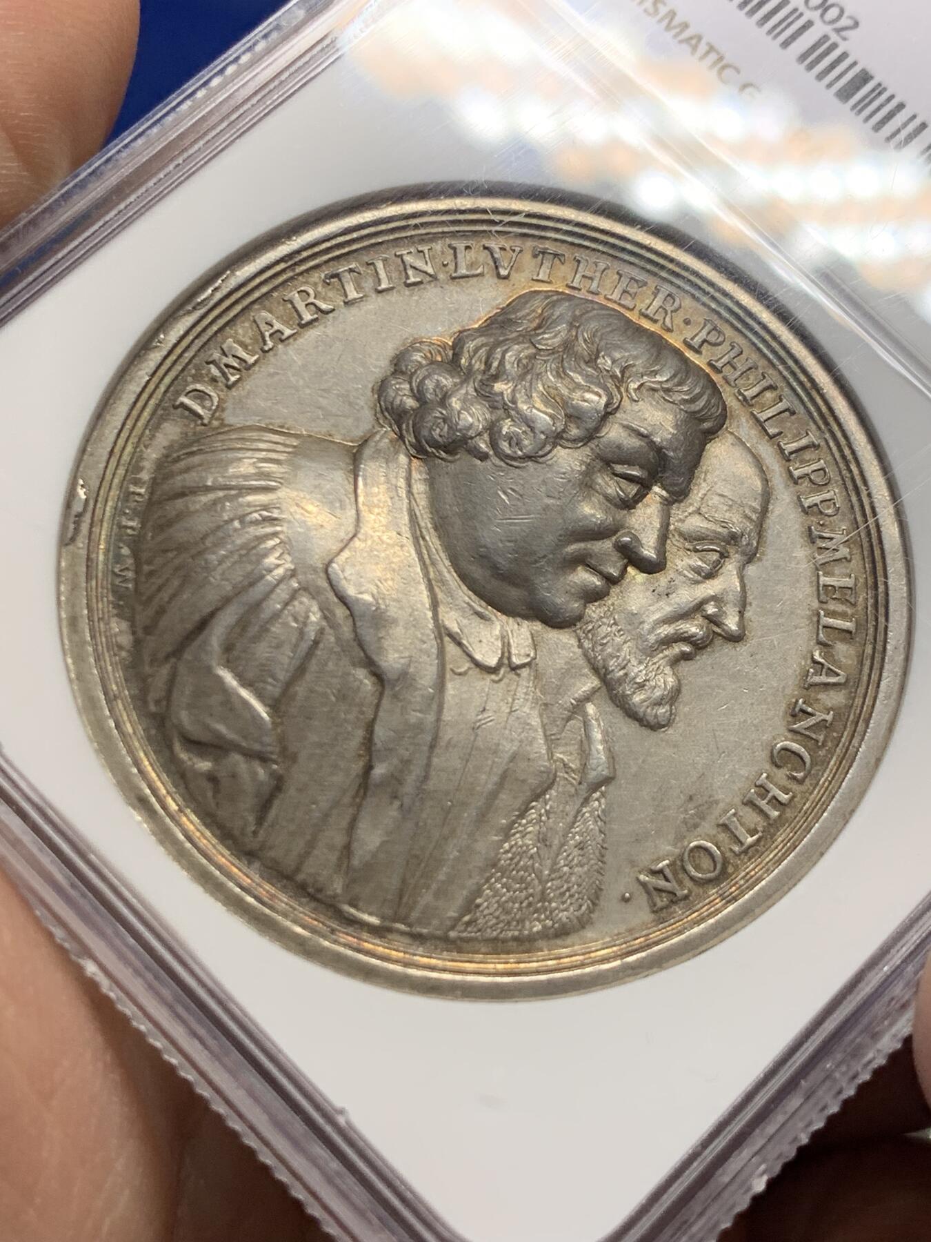 《竞宝斋》第441场 周日，周一，2场连拍 （全场包邮） NGC MS63 德国 1730 奥格斯堡  200周年纪念银章 双面淡彩高浮雕 值得入手的品种