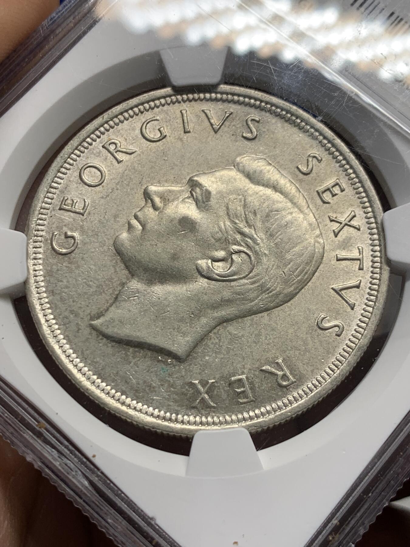 《竞宝斋》第441场 周日，周一，2场连拍 （全场包邮） NGC AU55 南非1952年乔六发现开普敦建城300周年5先令大银币，高点俱在