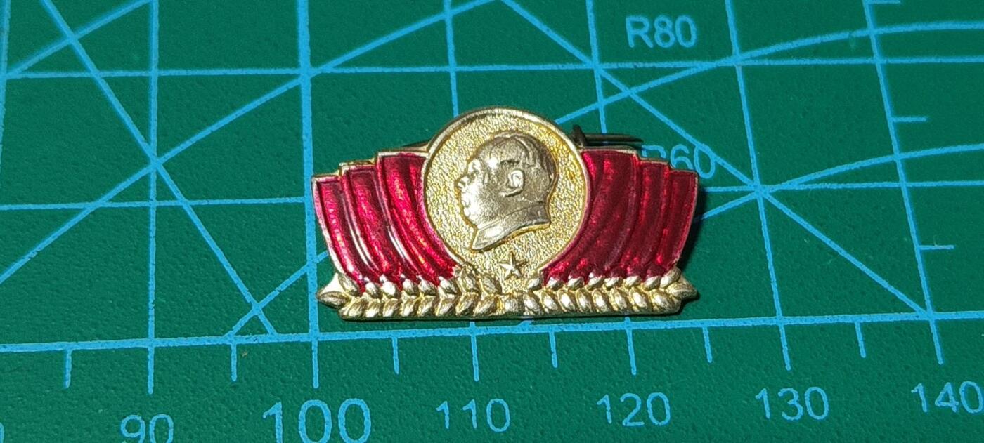极美品小章 🔥🔥毛主席像章，，可佩戴