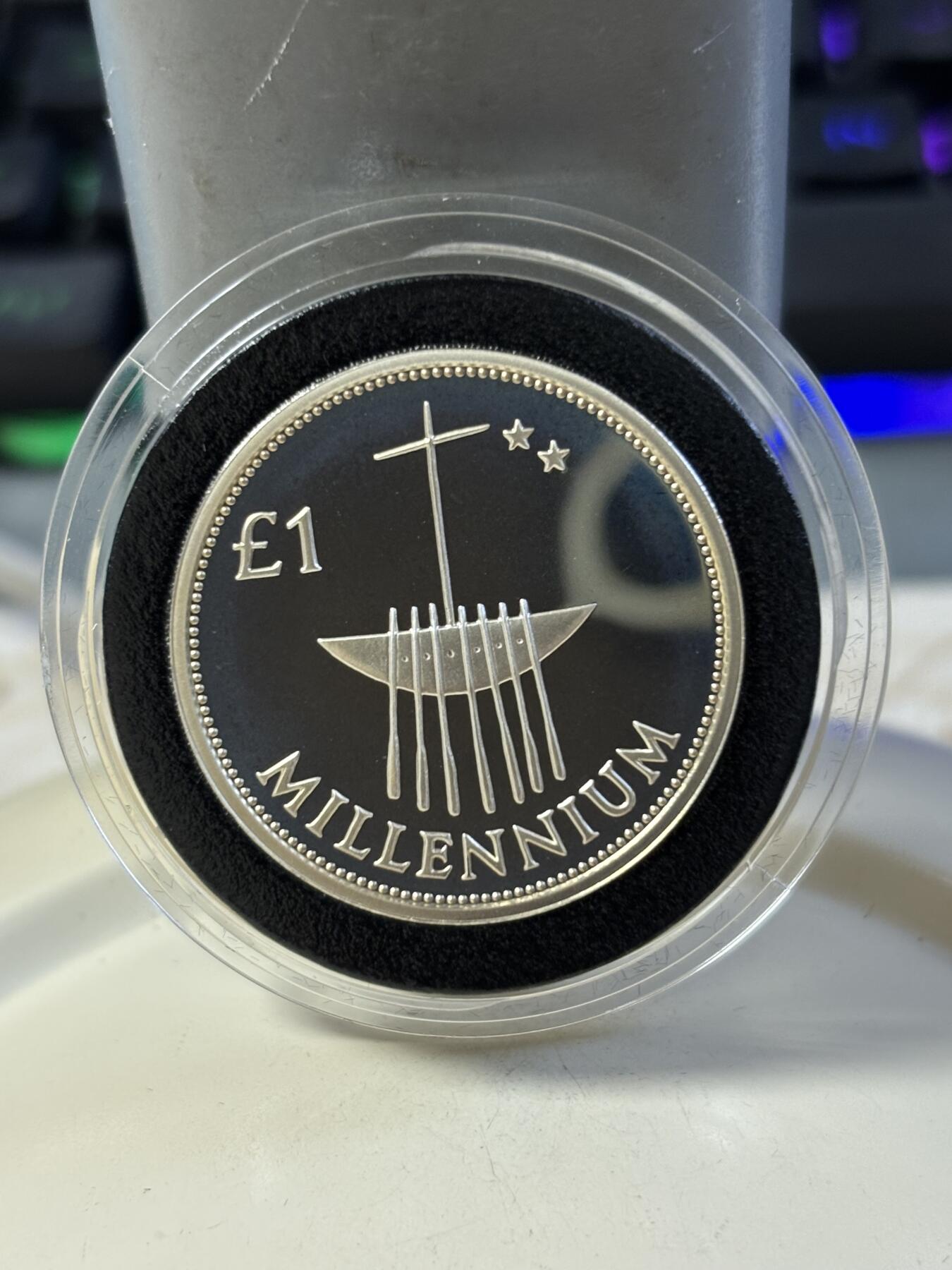 第183期拍卖 爱尔兰2000年千禧年纪念银币带盒证书，有氧化，925银，20克