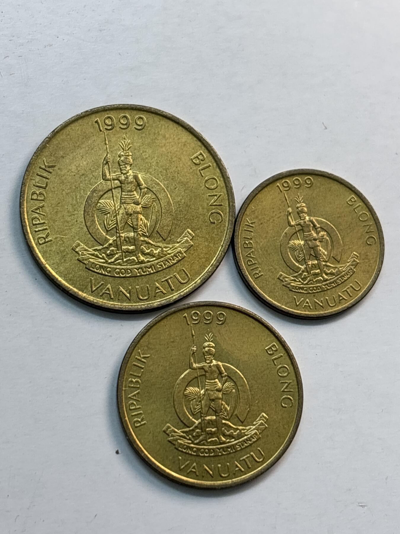 文馨钱币收藏第 282 场，【 长期接收代拍品】，加拿大老铜代用币，银币，德三系列场 1999 年清年分瓦努阿图 1-2-5 分一套