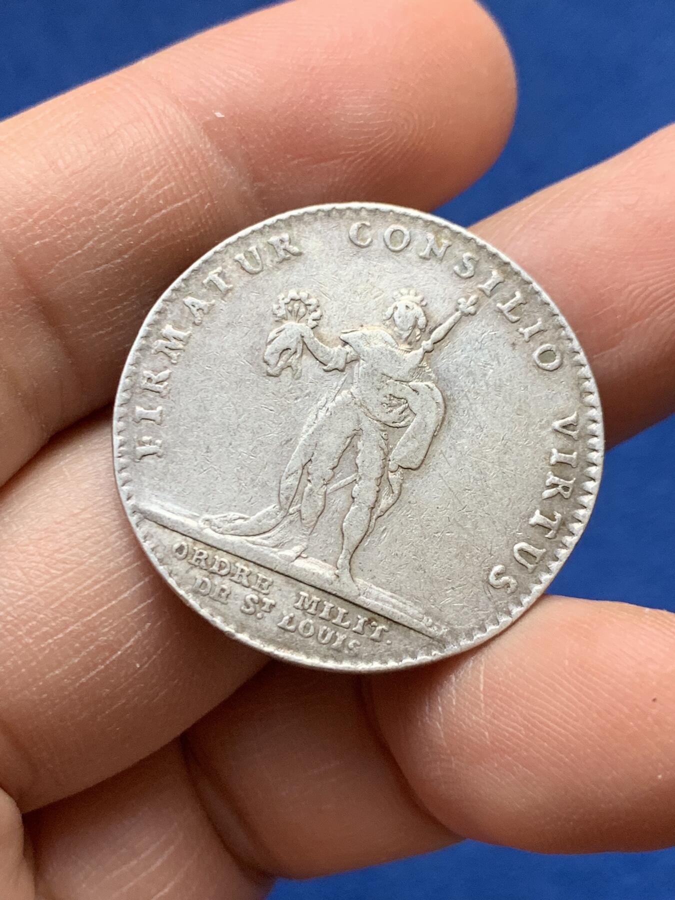 《竞宝斋》第441场 周日，周一，2场连拍 （全场包邮） 法国路易十五-圣路易斯军事圆形银质代币 9.45克 30.2mm