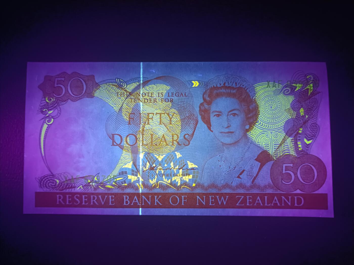 2025十一月第六期，总第204期 新西兰1985年50元UNC-，中年女王和夜枭，少见中高面值品种