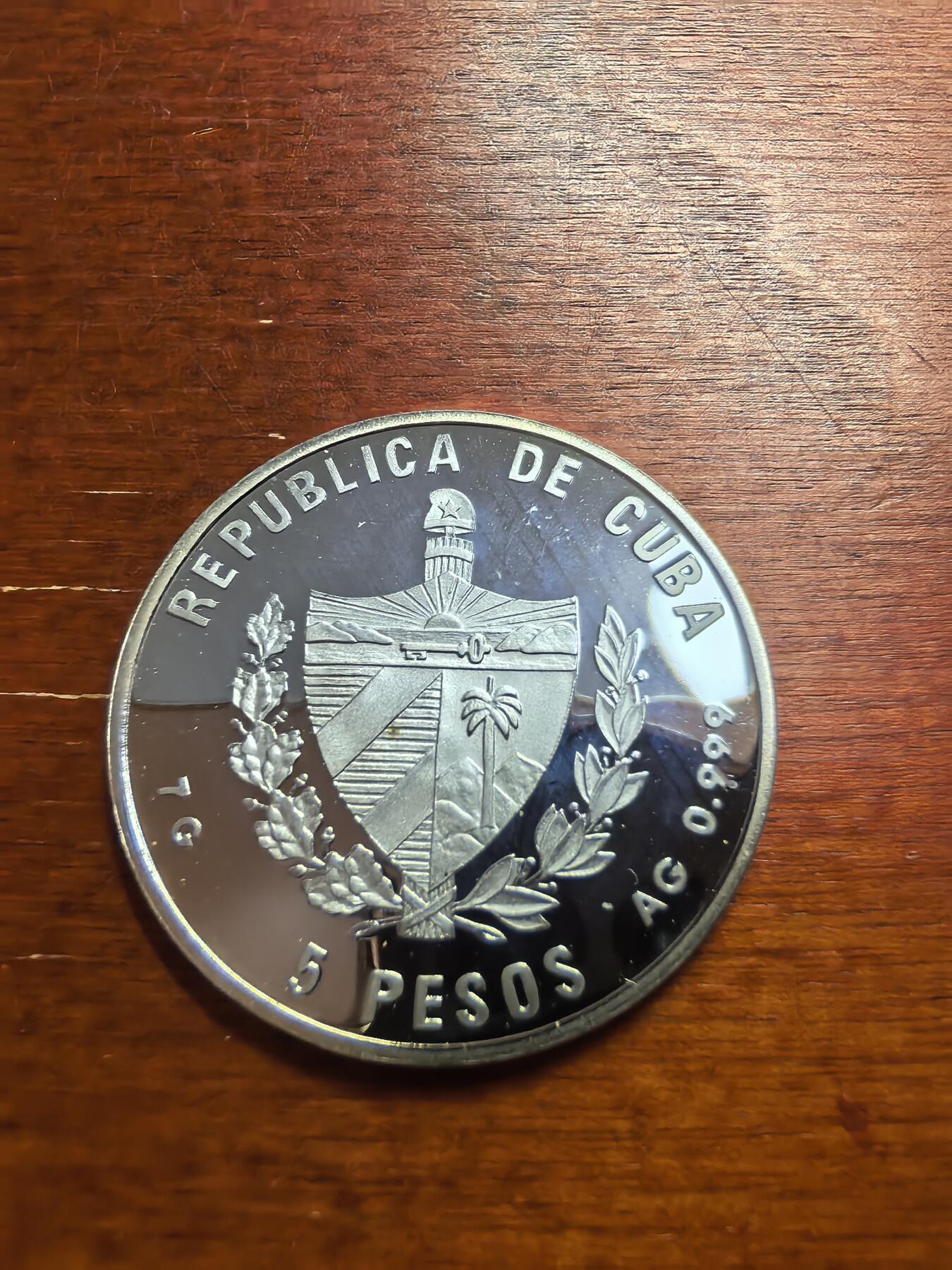 长老汇蛇年精选第七十七场拍卖 1997古巴加勒比野生植物木槿5比索彩色珐琅质精制银币，7克999银