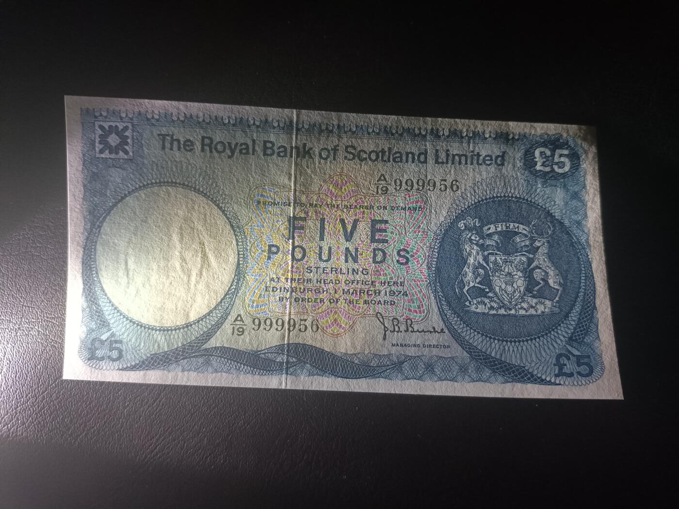 2025十一月第六期，总第204期 苏格兰皇家银行1974年5镑流通好品XF狮子头9999无47，苏格兰徽章和库尔赞城堡