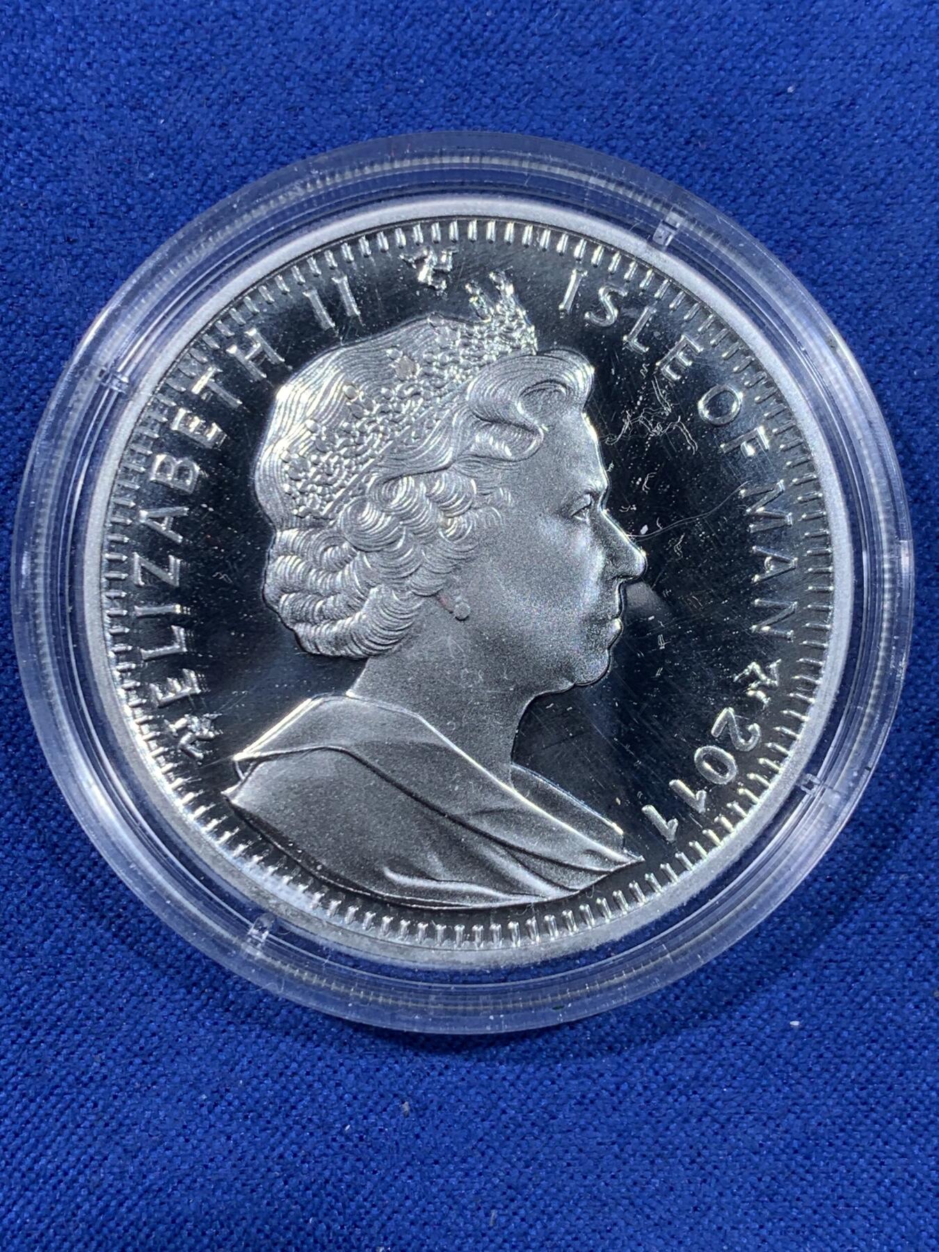 《竞宝斋》第441场 周日，周一，2场连拍 （全场包邮） 英属马恩岛 2011年 1克朗 彼得兔系列生肖兔彩色银币 完整的小型卡包设计，证书附件齐全，世面多见铜镍币，银币极少，兔迷的不二选择