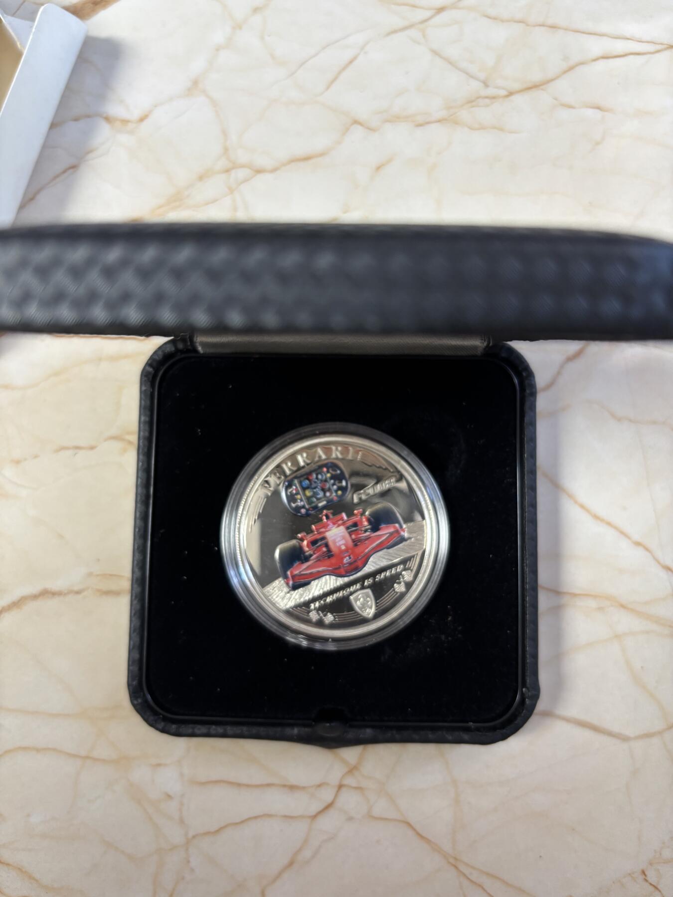 第183期拍卖 库克2008法拉利F2008赛车多功能方向盘彩色银币，500银，25克，