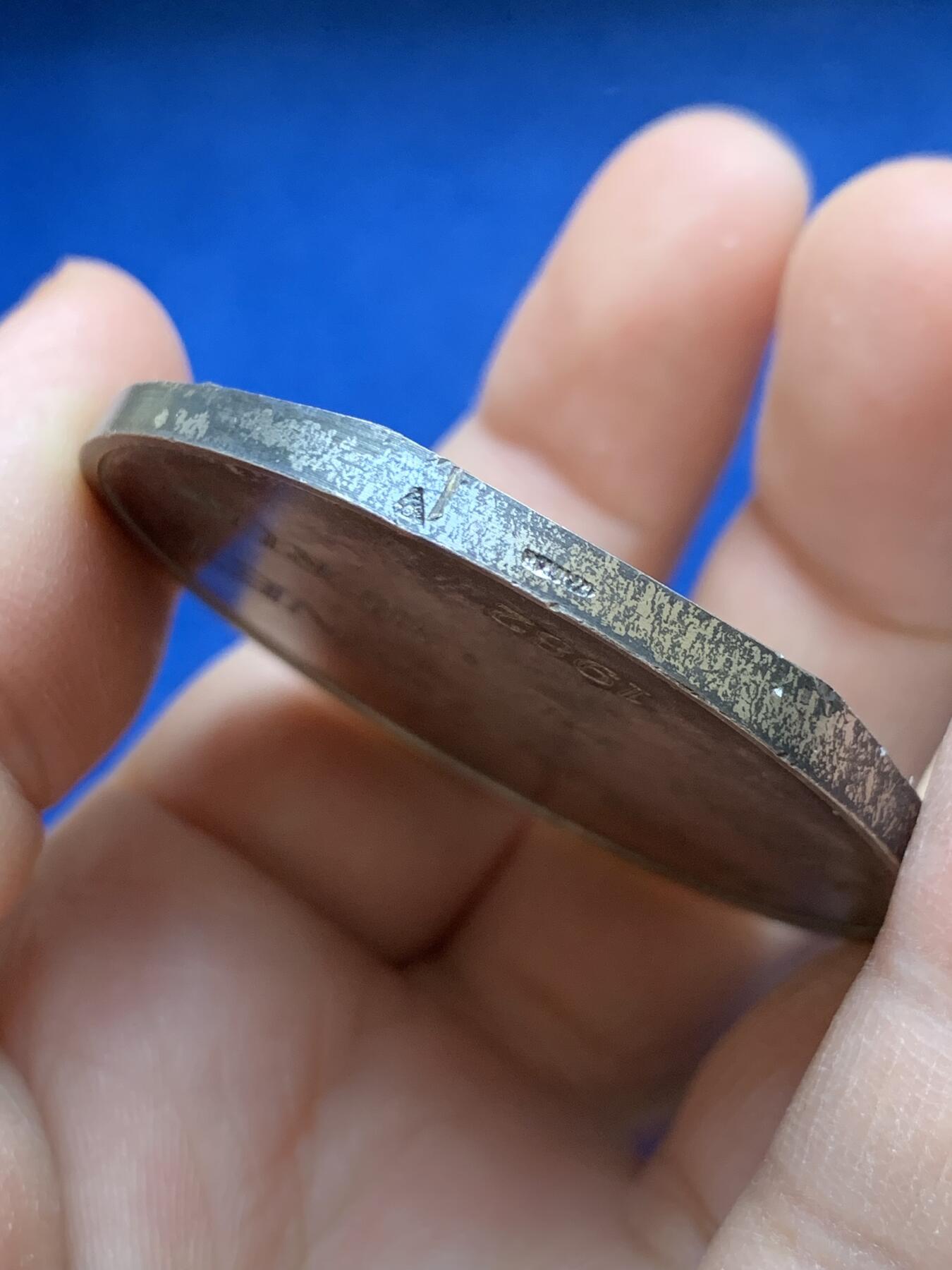 《竞宝斋》第441场 周日，周一，2场连拍 （全场包邮） 法国镀银铜章 背面刻字 直径49.2mm 重量50.3g 三角边铭