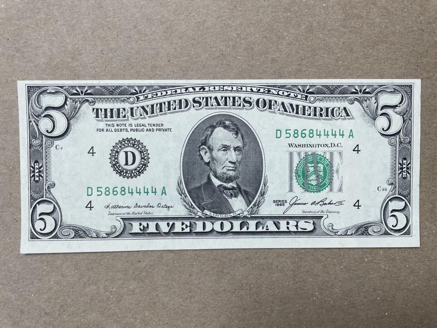 美国1981年5元 克利夫兰联储发行 全新UNC品相 靓号狮子号 D58684444A