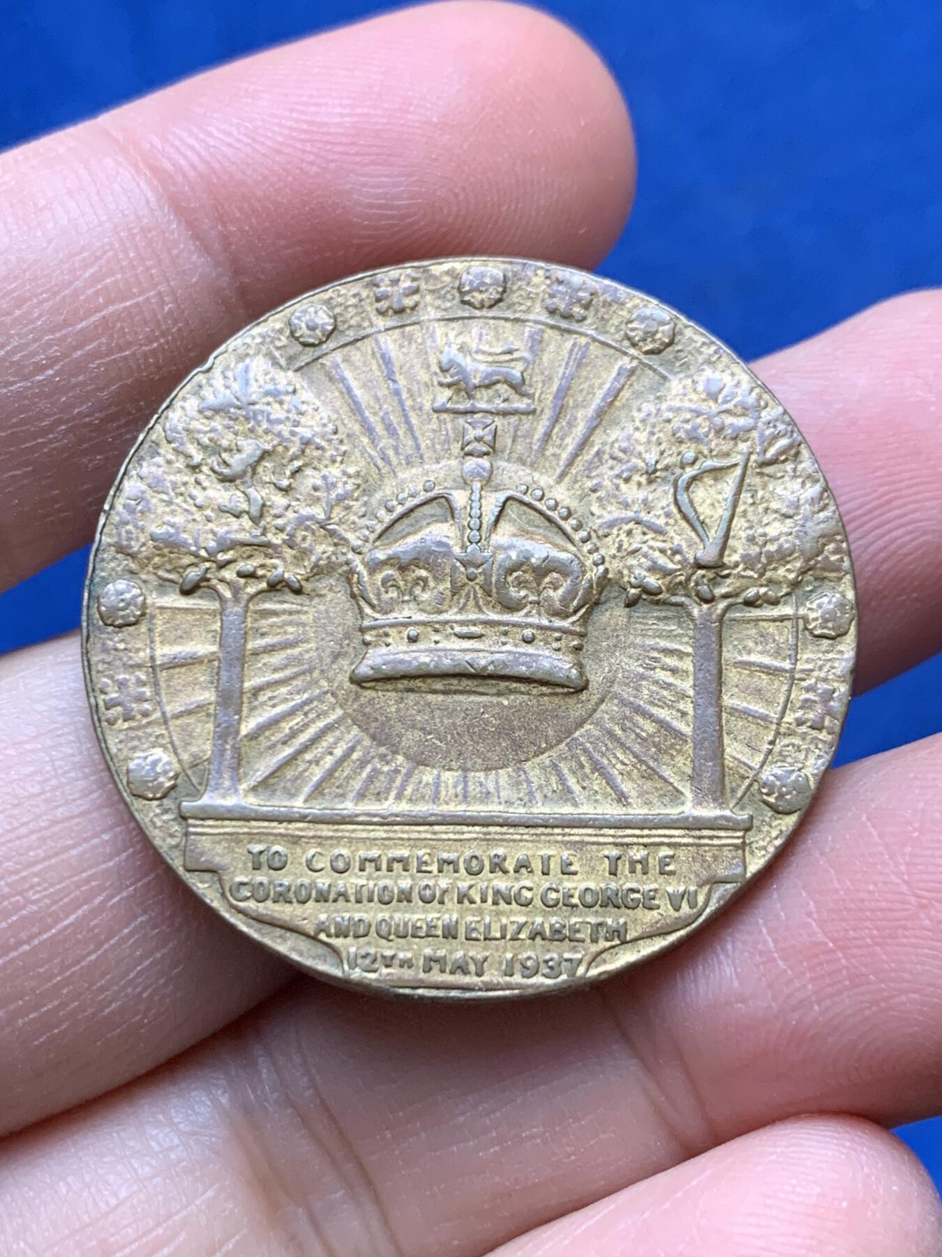 《竞宝斋》第441场 周日，周一，2场连拍 （全场包邮） 英国1937年乔治六世加冕纪念铜章，直径35mm，重18.2克