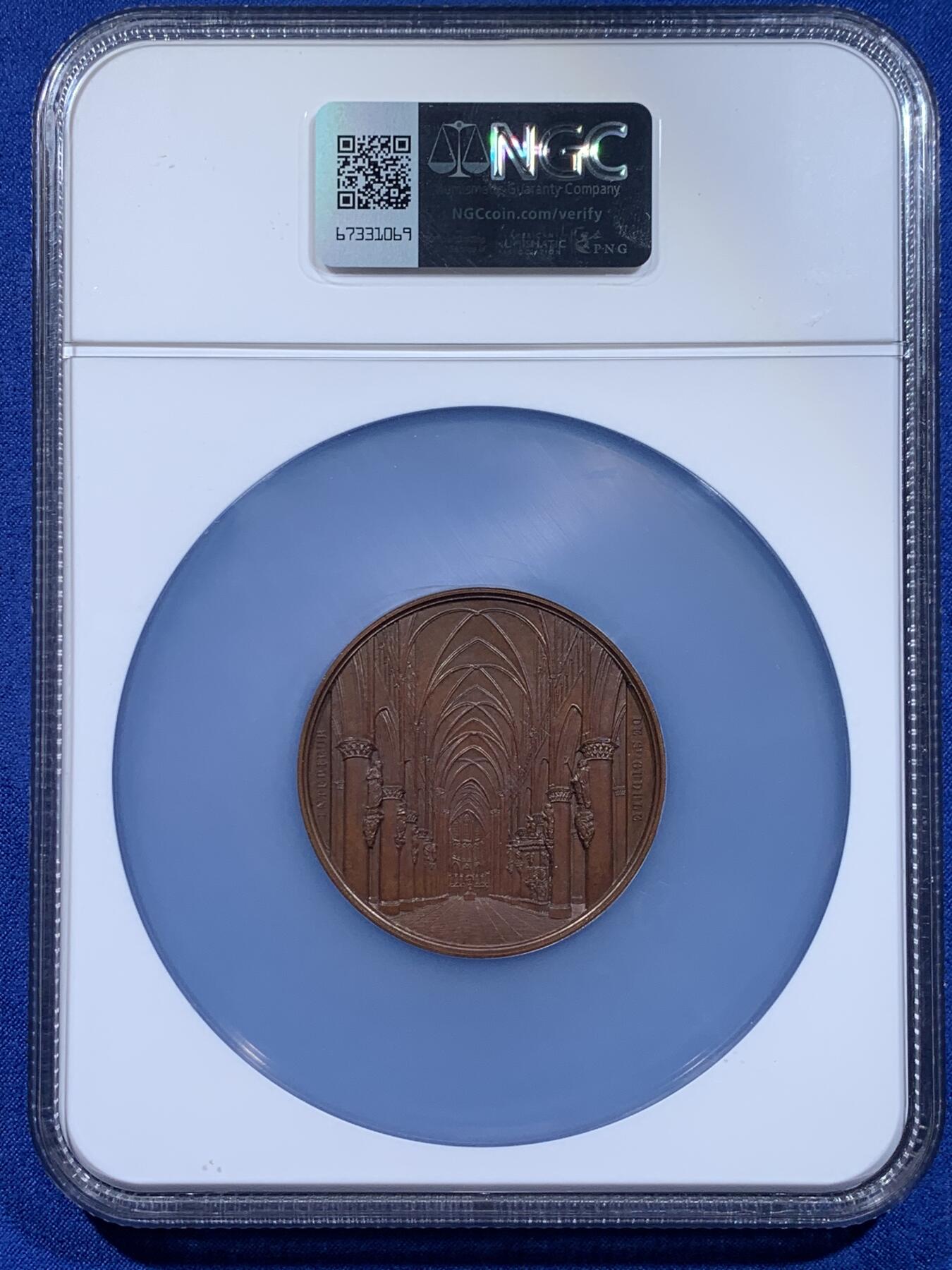 《竞宝斋》第441场 周日，周一，2场连拍 （全场包邮） 高分 NGC MS64BN 1845 J Wiener教堂系列-圣安米利Eglise Collegiate大教堂 罕见品 加大盒装 一座12世纪建造的古老大教堂，结合了后罗马式与哥特式建筑风格，是当地重要宗教文化地标，98年被列为联合国教科文组织世界遗产。双面高浮雕雕刻。