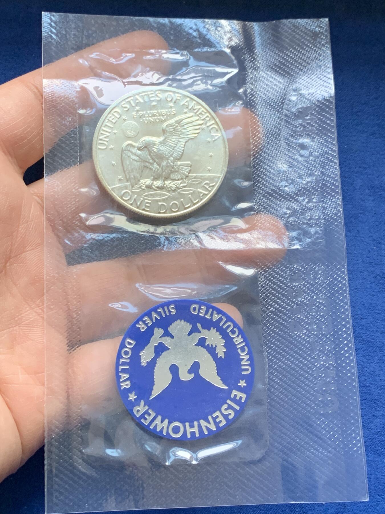 《竞宝斋》第441场 周日，周一，2场连拍 （全场包邮） 美国1972艾森豪威尔银币，加一枚未流通1美元