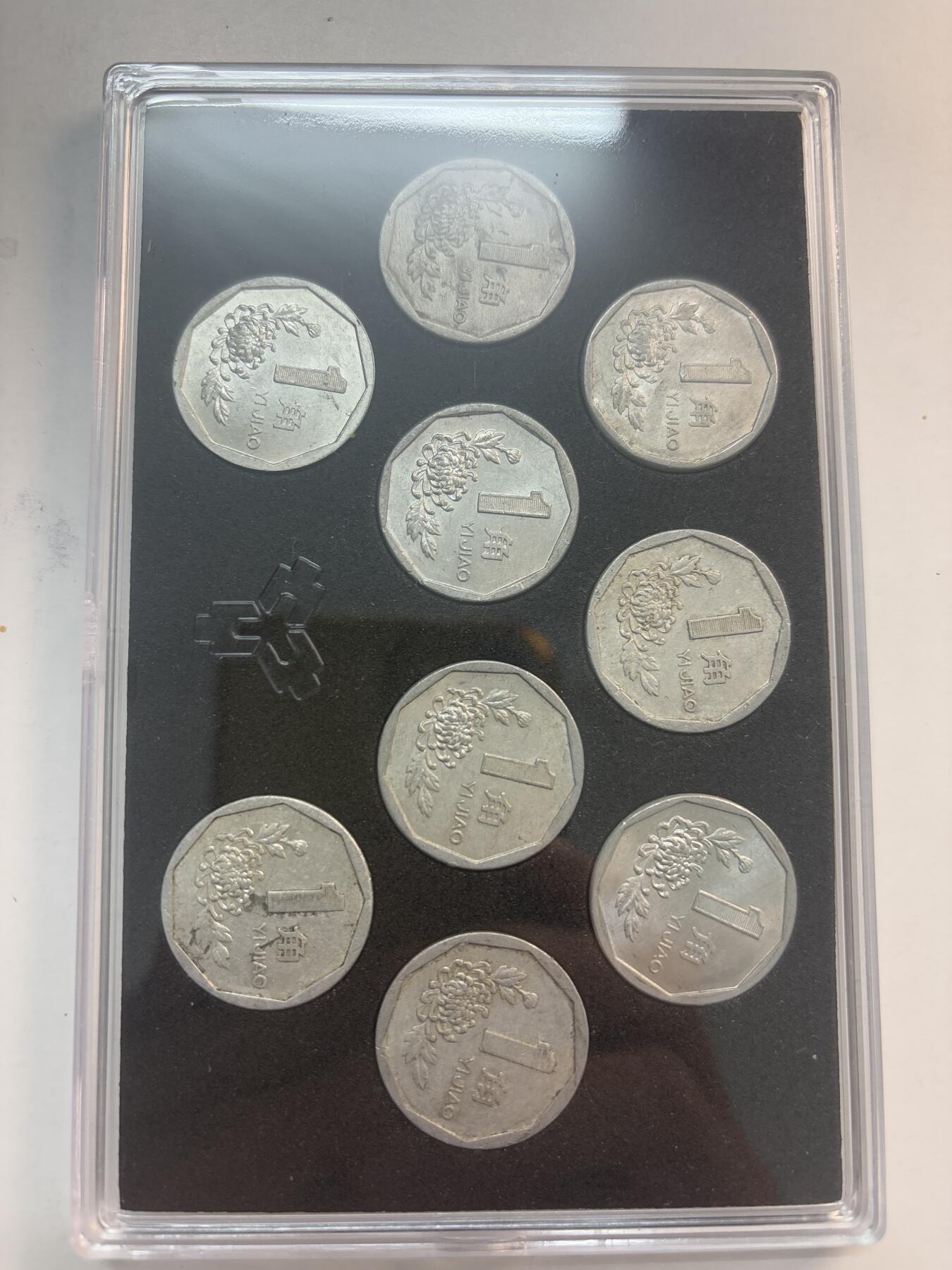 文馨钱币收藏第 282 场，【 长期接收代拍品】，加拿大老铜代用币，银币，德三系列场 退出流通市场 1991-1999 年菊花一角套币，带盒子