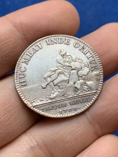 《竞宝斋》第441场 周日，周一，2场连拍 （全场包邮） - 法国 1709年 路易十四头像 皇家宝藏银质代币，背面河神，铭文“财源汇聚于此” 稀少，7.4克，28.1mm。