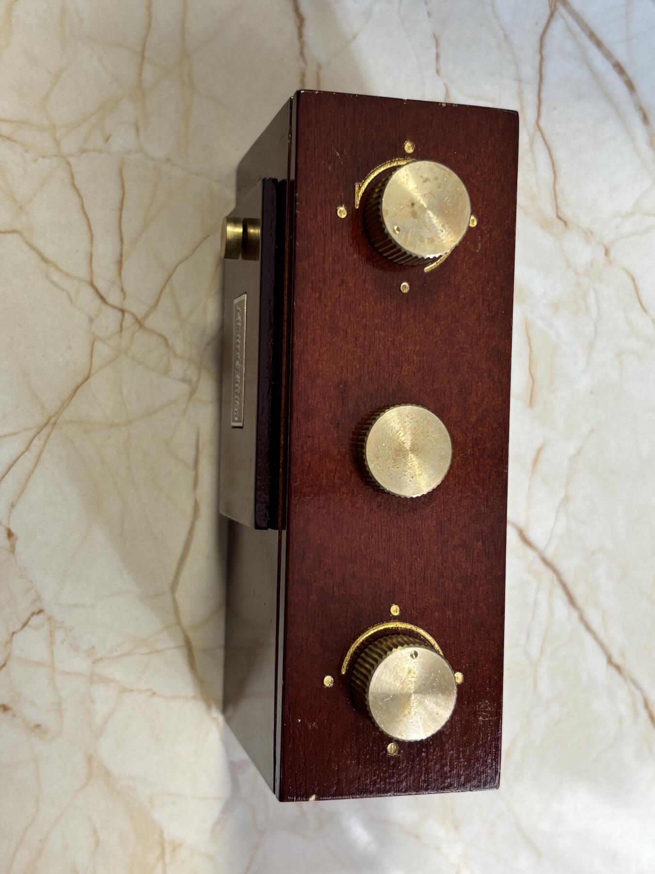 第183期拍卖 帕劳2019年相机照相术发明180周年仿古纪念银币，10克，999银，发行量999枚