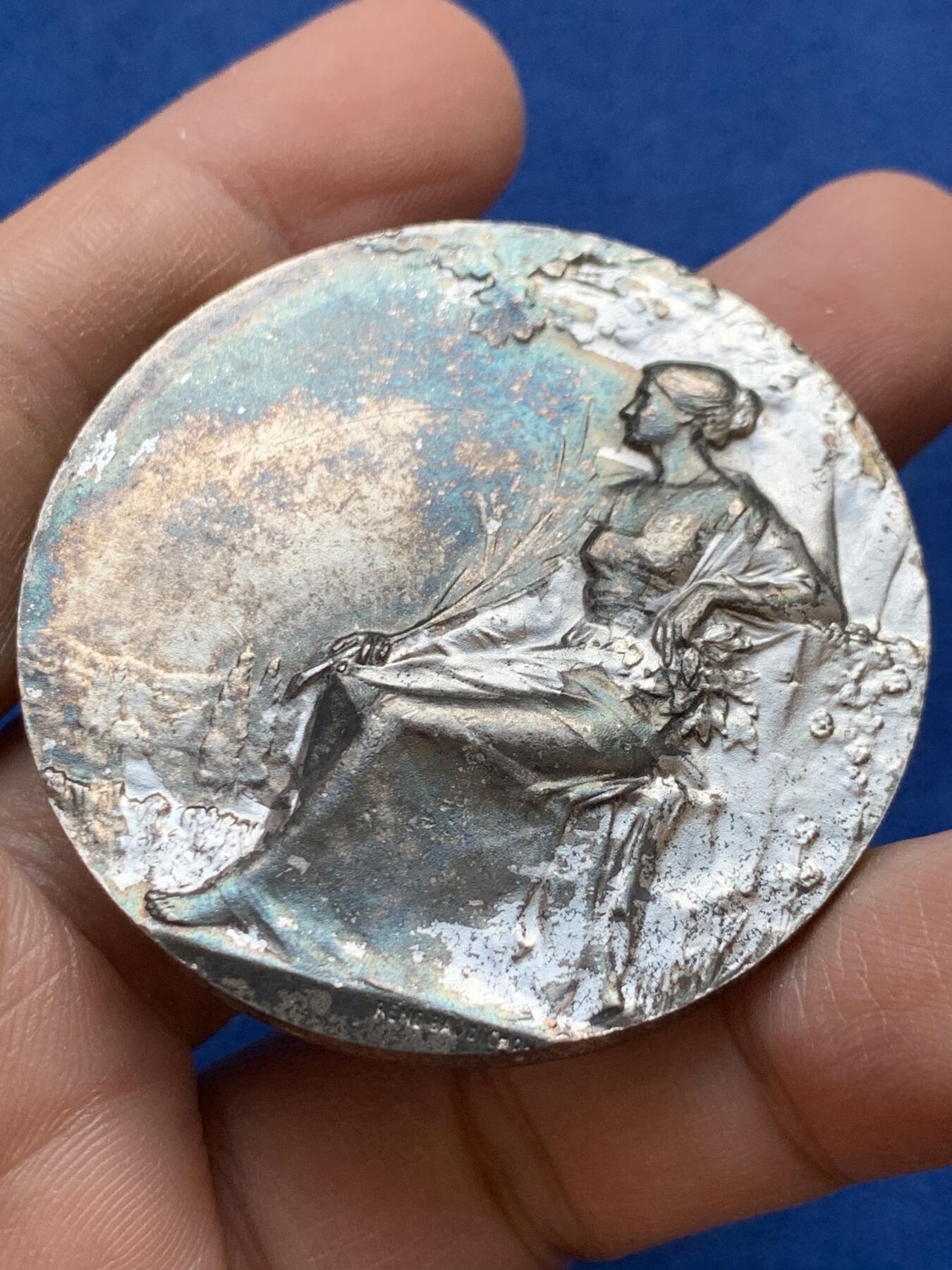 《竞宝斋》第441场 周日，周一，2场连拍 （全场包邮） 法国镀银铜章 背面刻字 直径49.2mm 重量50.3g 三角边铭