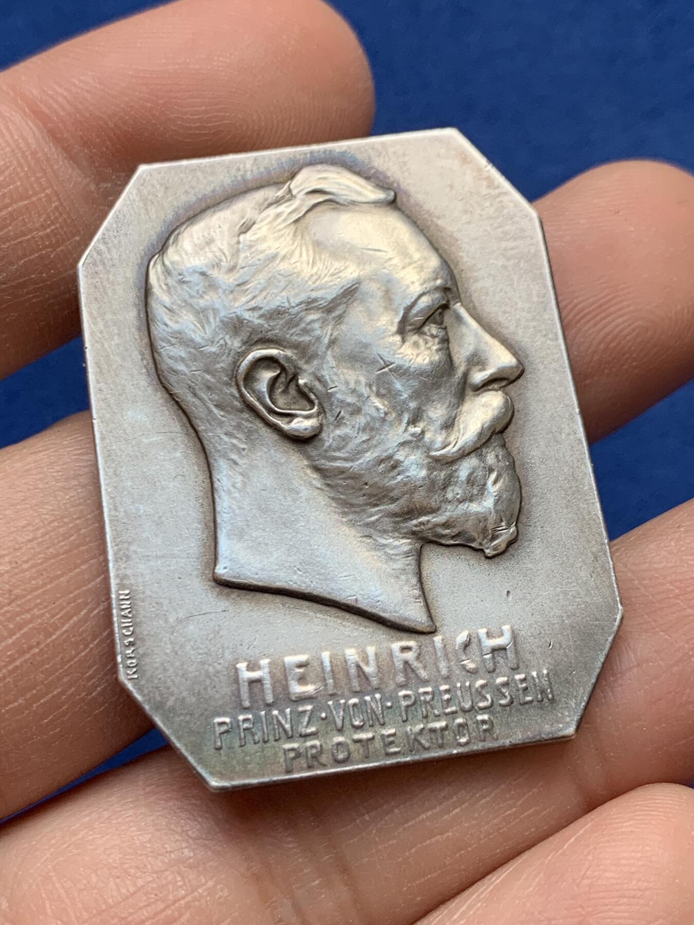 《竞宝斋》第441场 周日，周一，2场连拍 （全场包邮） 德国1912年法兰克福射击节城市景观异形纪念银章 26.85克 31*41.5mm