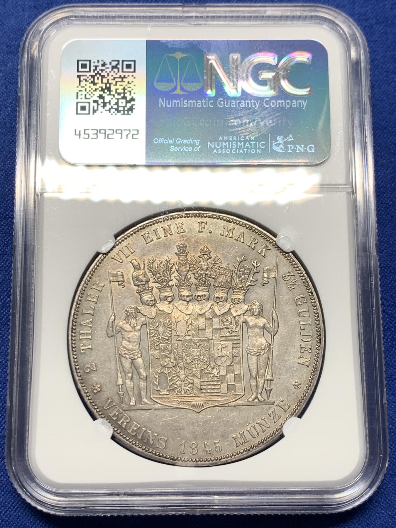 《竞宝斋》第441场 周日，周一，2场连拍 （全场包邮） NGC MS61 德国施瓦茨堡-桑德斯豪森野人流通2泰勒37克的大银币 独特的纹章设计 蓝彩月牙极美的包浆 MS少见 不可多得的状态