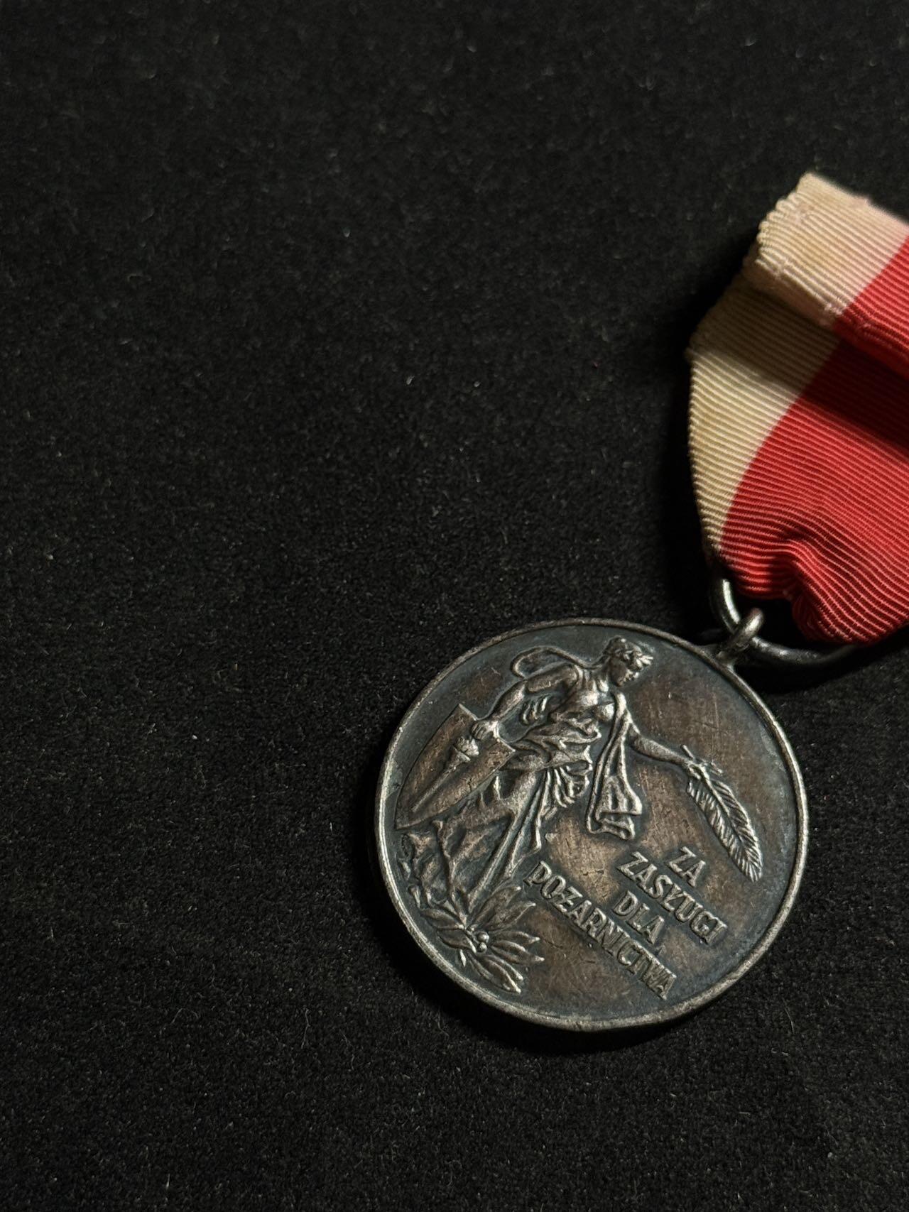 戎马世界章牌大赏第108期 波兰银级消防奖章