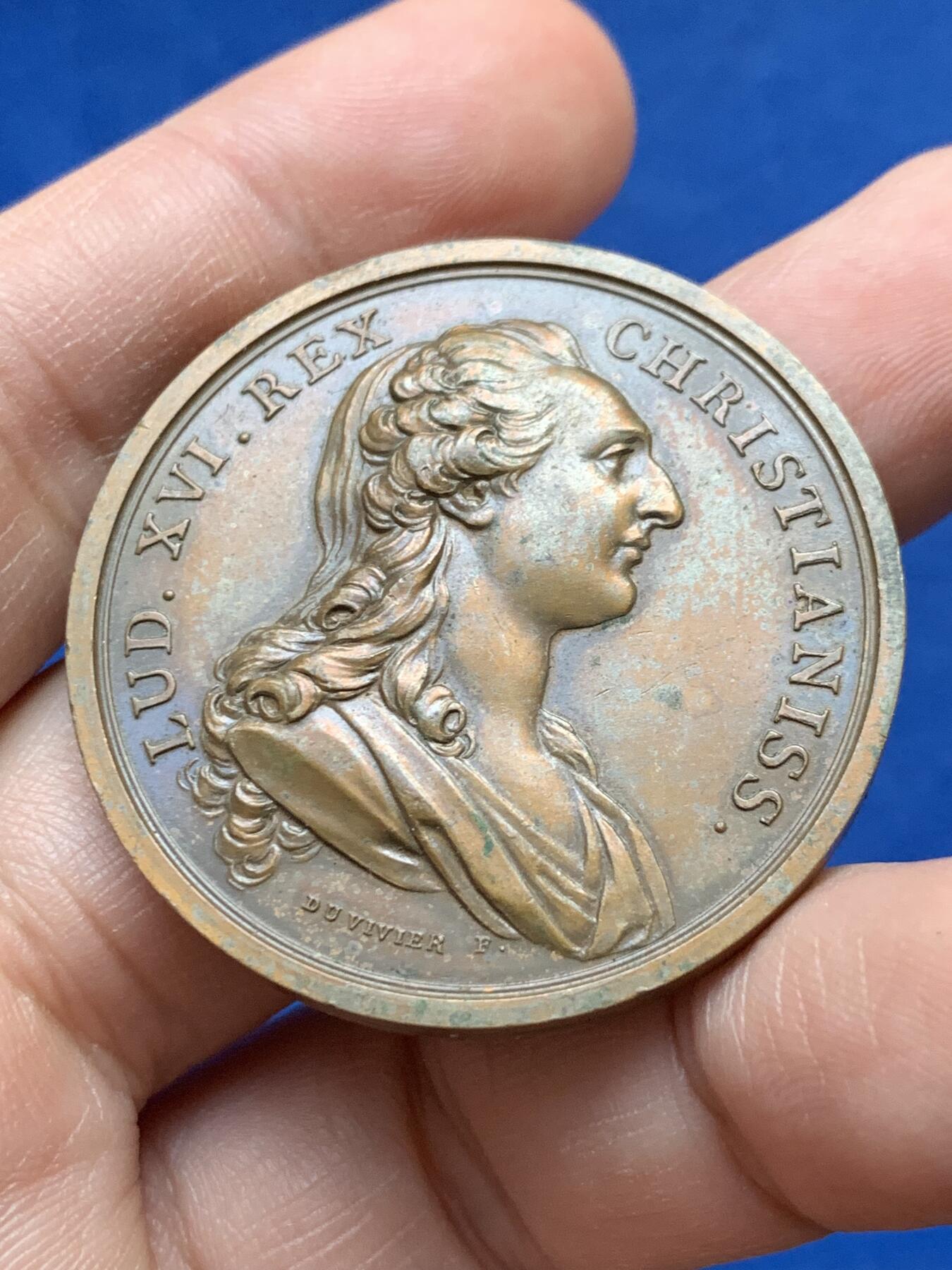 《竞宝斋》第441场 周日，周一，2场连拍 （全场包邮） 法国 路易十六和玛丽安内托双面铜章，重31.5克，40.8mm 丰饶角铜标