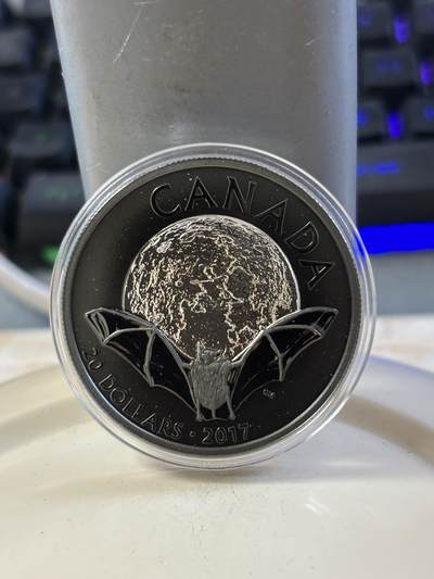 第183期拍卖 - 加拿大2017年夜行动物系列2小棕蝙蝠镀铑黑色银币，9999银，发行7000枚