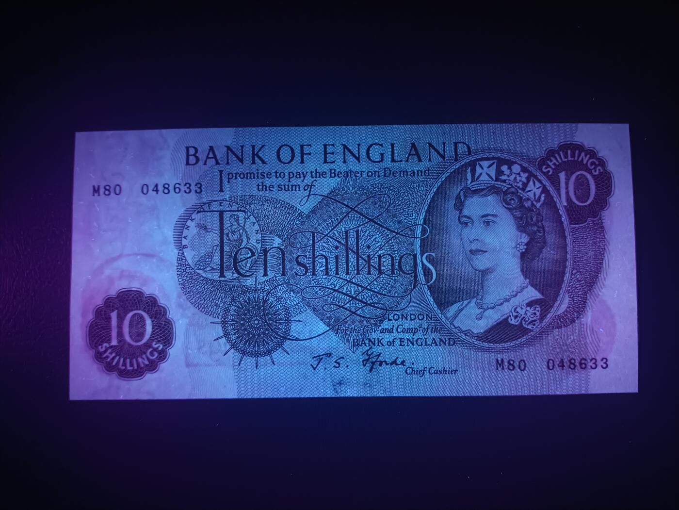 2025十一月第六期，总第204期 英格兰C序列10先令UNC-，稀有补号M前缀，青年女王