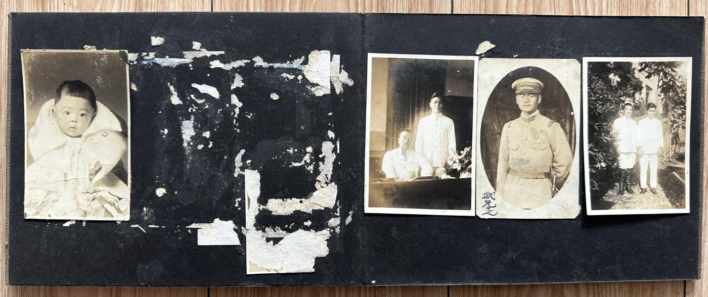 【俄甄集藏】2025年(045)12-03 星期三 晚 19:30 全场包邮 日本一战时期军职人员相册一本，相册破损脱落严重，照片均有老化，残损，脱色，边角断裂等状况出现，共计照片约16张，历史罪证