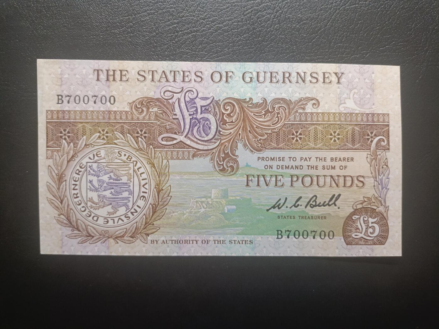 2025十一月第六期，总第204期 根西岛1980版5镑UNC-重复号700700，皇家领地徽章和印刷大王德纳罗