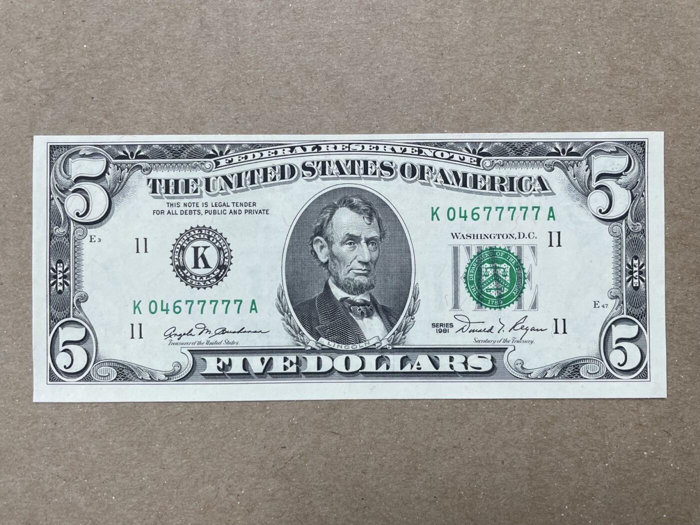 美国1981年5元 达拉斯联储发行 UNC品相 靓号老虎号 K04677777A