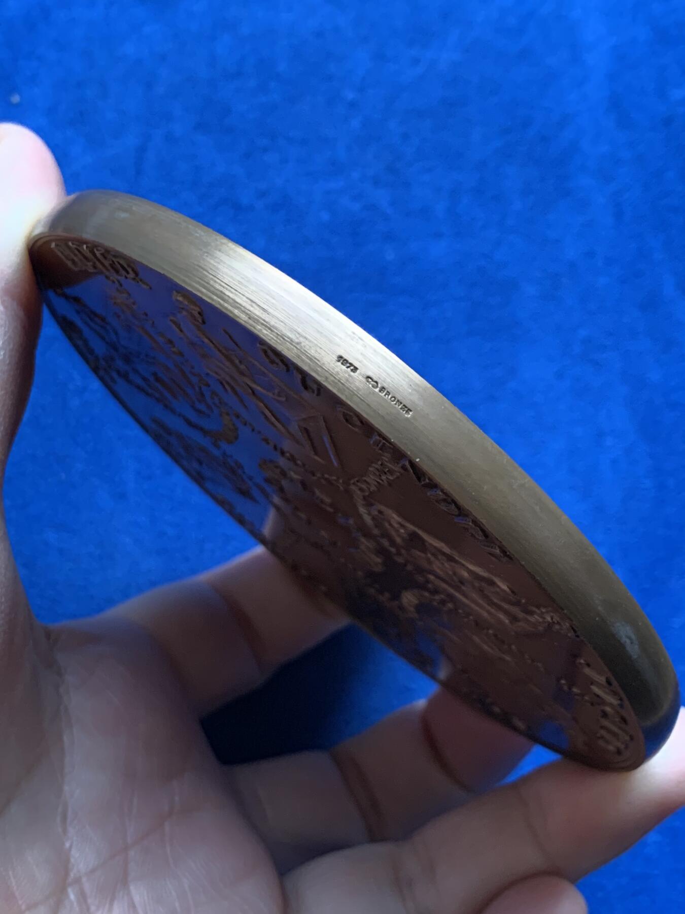 《竞宝斋》第441场 周日，周一，2场连拍 （全场包邮） 法国医学与社会福利超大号纪念铜章 476克 103.2mm 1973 丰饶角铜标 厚实压手