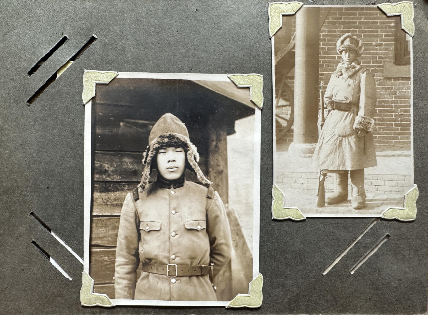 【俄甄集藏】2025年(045)12-03 星期三 晚 19:30 全场包邮 日本1931-1932年步兵联队大连出动纪念相册，历史罪证，有脱落，开裂，照片老化有部分残损，脱色，边角断裂，整本相册包含照片约49张