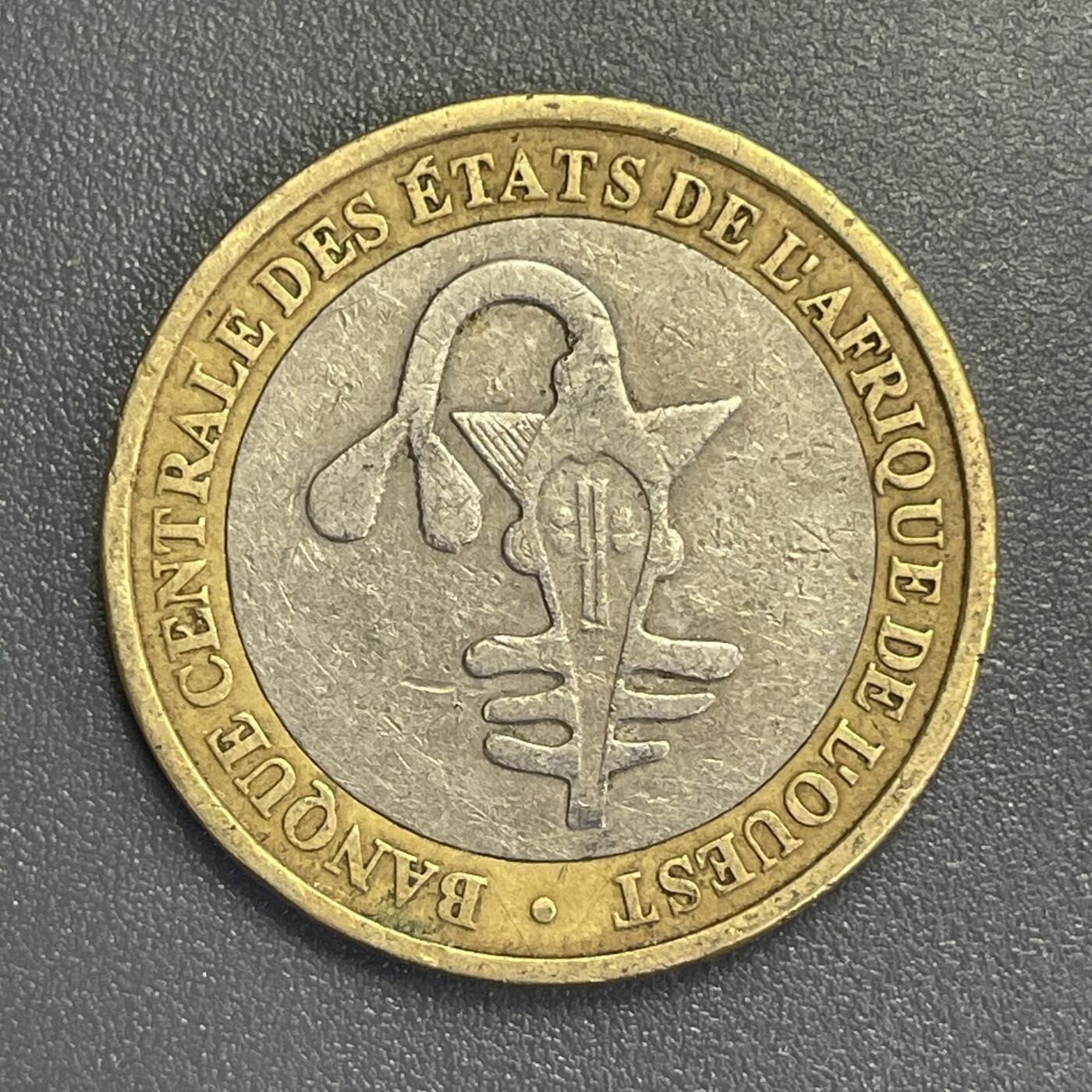 回流1123 西非国家联盟2010年500法郎双色金属币 人脸鲶鱼面具图腾