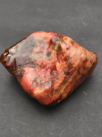 猩哥外币小铺➨【第203场】 - 和田玉原石105克