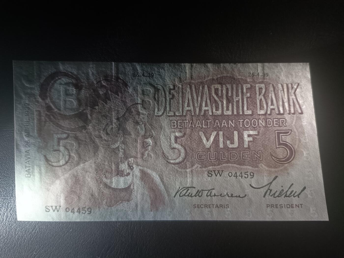 2025十一月第六期，总第204期 荷属东印度（现印度尼西亚）1939年5盾UNC千位号4459，民族服饰和四文告示