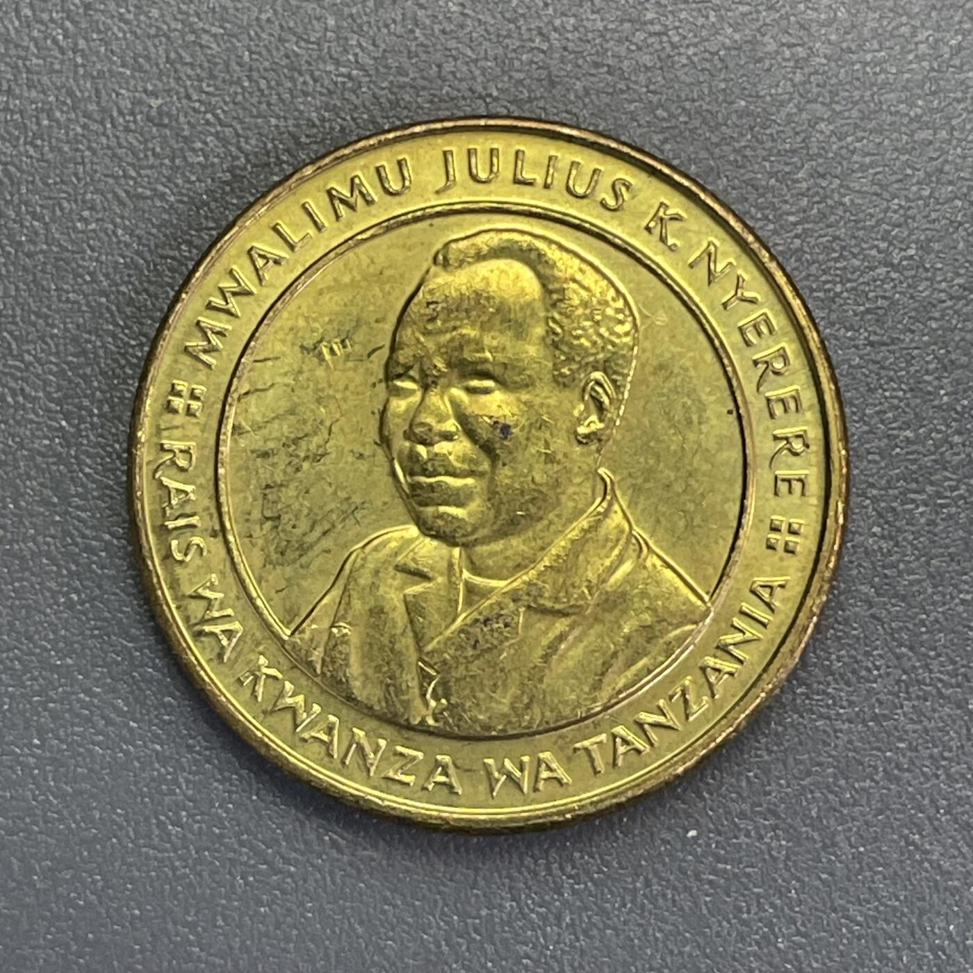 回流1123 全新 坦桑尼亚2012年100先令加厚铜币(东非赤额瞪羚)24.5mm, 9g