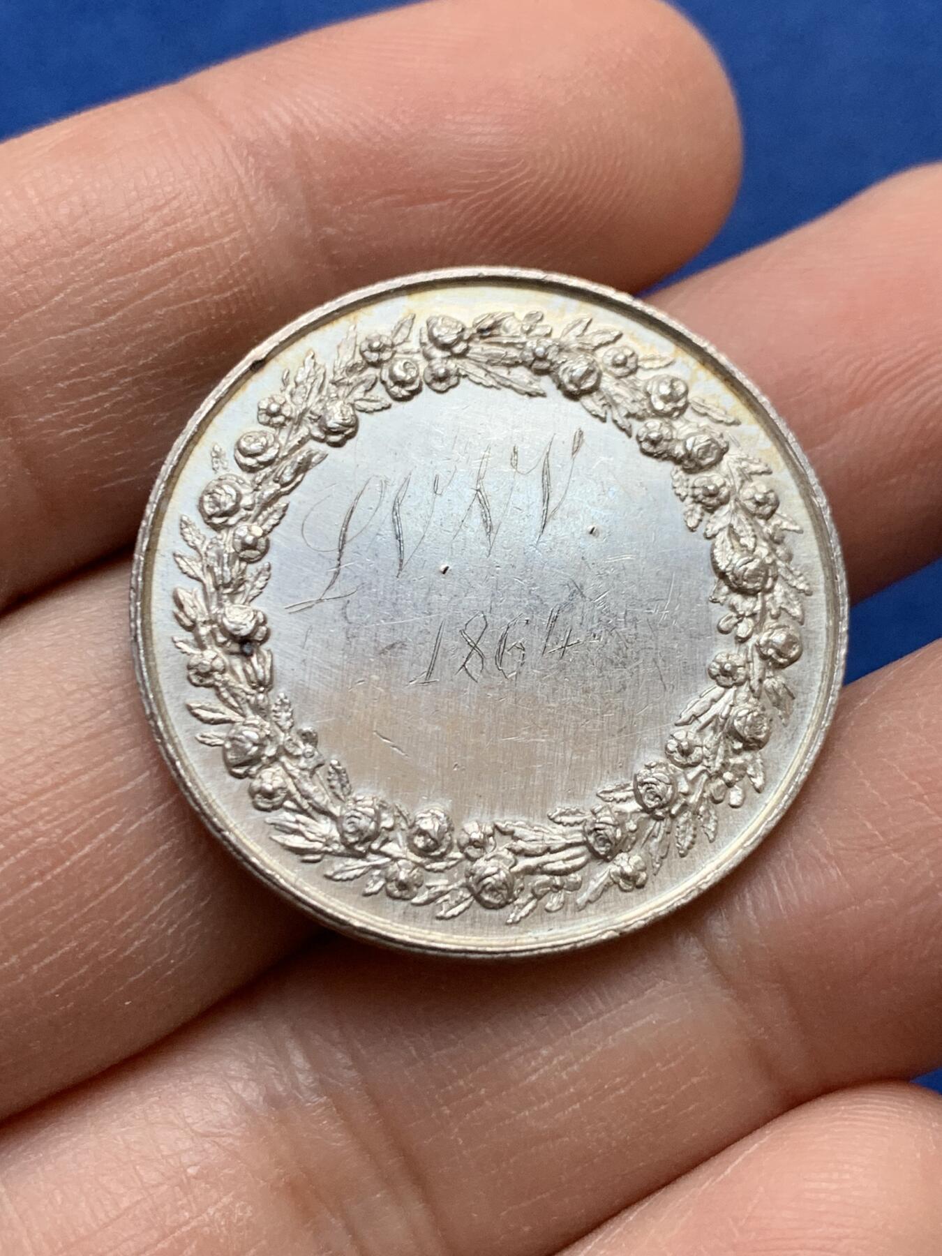 《竞宝斋》第441场 周日，周一，2场连拍 （全场包邮） 法国1864年结婚纪念银章 24.9mm 11.9g