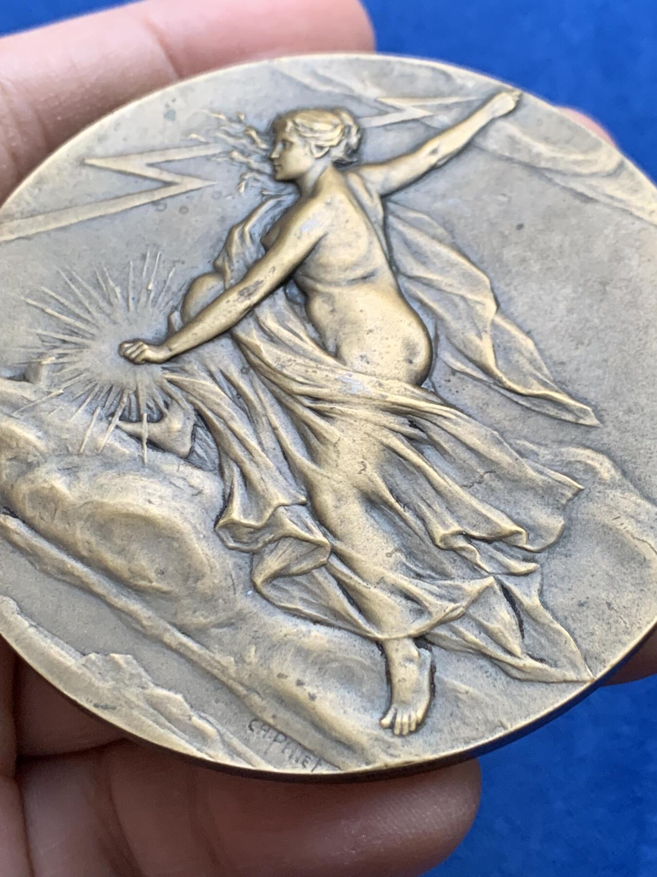 《竞宝斋》第441场 周日，周一，2场连拍 （全场包邮） 法国电力女神大铜章 带盒 120.7克 68mm 丰饶角铜标