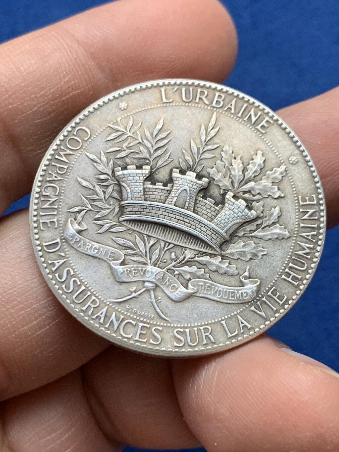 《竞宝斋》第441场 周日，周一，2场连拍 （全场包邮） 法国19世纪城市人寿保险公司纪念银章，城堡王冠图，丰饶角1AR边铭，20.5克，36.3mm