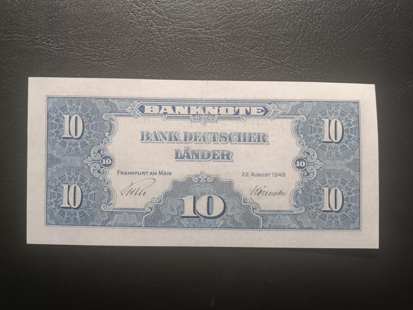 2025十一月第六期，总第204期 德国1949版10马克流通好品XF，后期“德意志国家银行”抬头，机械，法律和建筑人格化象征