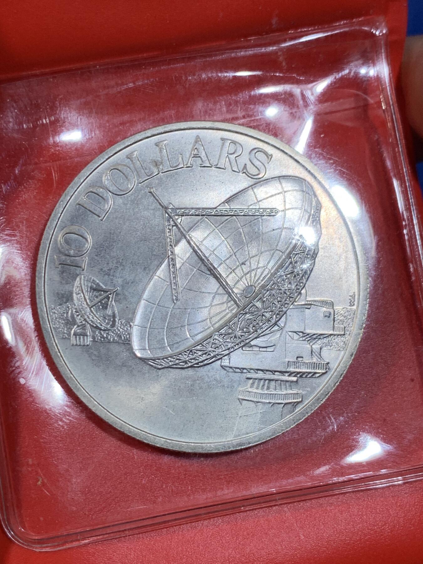 《竞宝斋》第441场 周日，周一，2场连拍 （全场包邮） 新加坡1978年通信卫星纪念大银币，福字包装，一盎司31克，含银50%