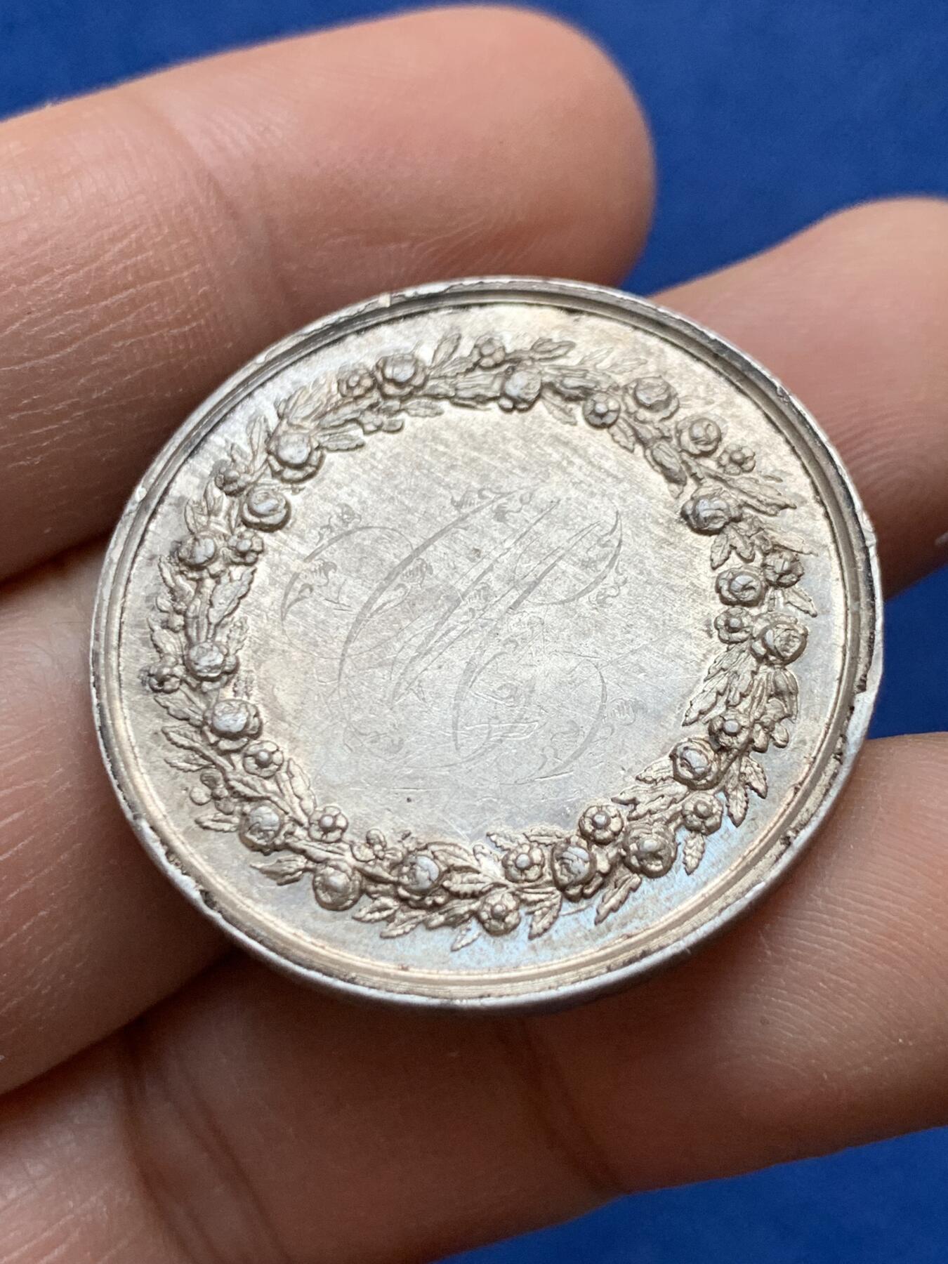 《竞宝斋》第441场 周日，周一，2场连拍 （全场包邮） 法国结婚纪念银章 31.6mm 13g 少见 手指银标