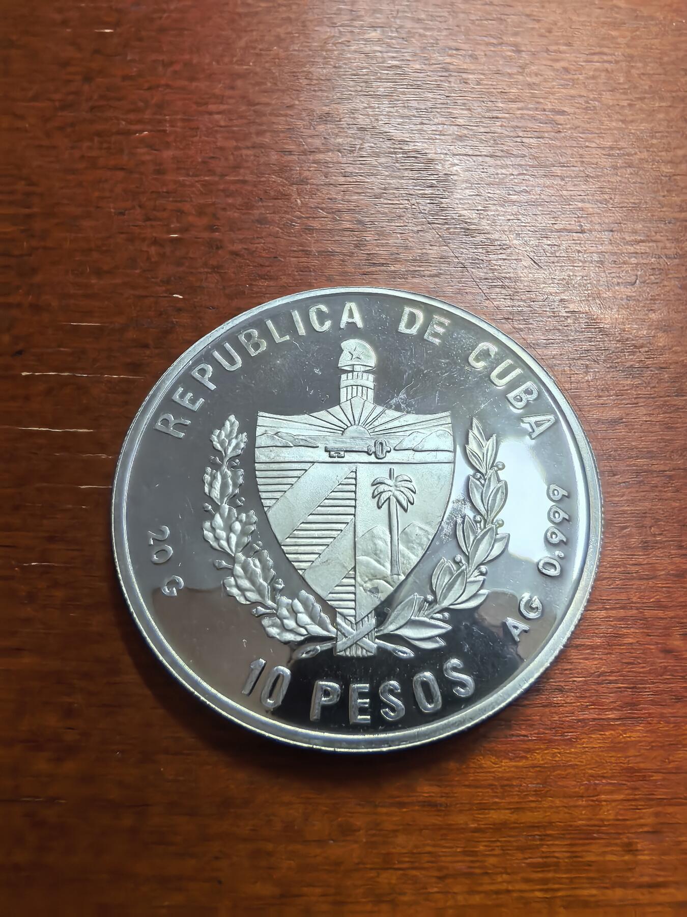 长老汇蛇年精选第七十七场拍卖 1994古巴野生动物鹰鳐10比索彩色珐琅质精制银币，20克999银，1万枚