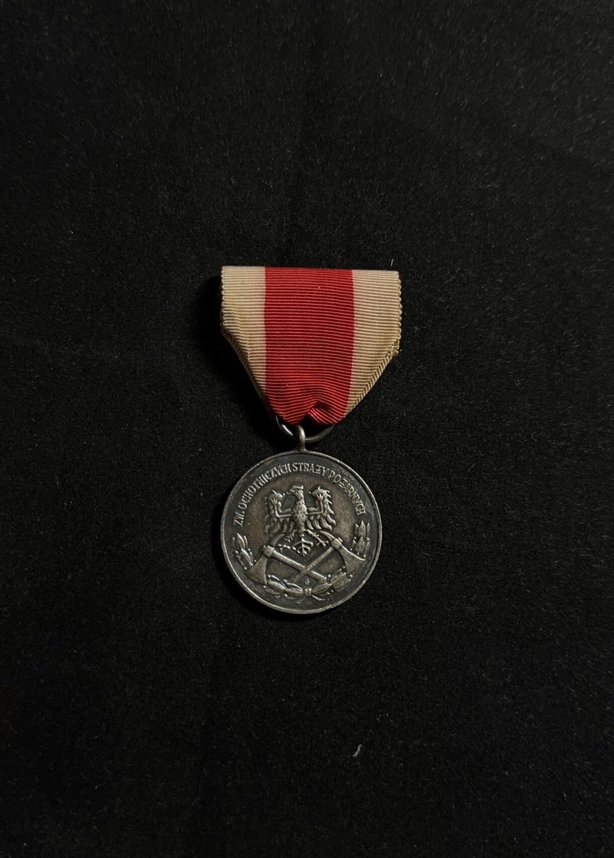 戎马世界章牌大赏第108期 波兰银级消防奖章