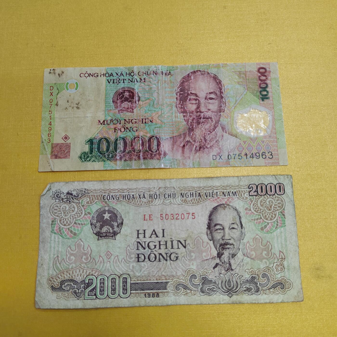 PCAI钱币24-616   外币与其他钱币小专场 越南二张