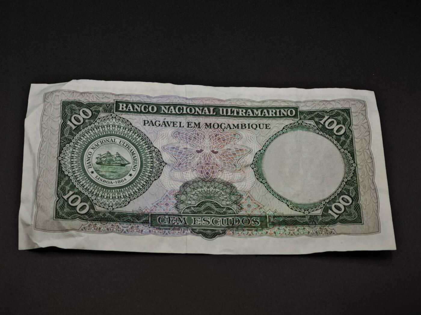 【淘币小摊】实时拍第八百零六拍   纸币场   满百包邮可预留二周 每周一统一发货   莫桑比克1961年100埃斯库多纸币【有折】