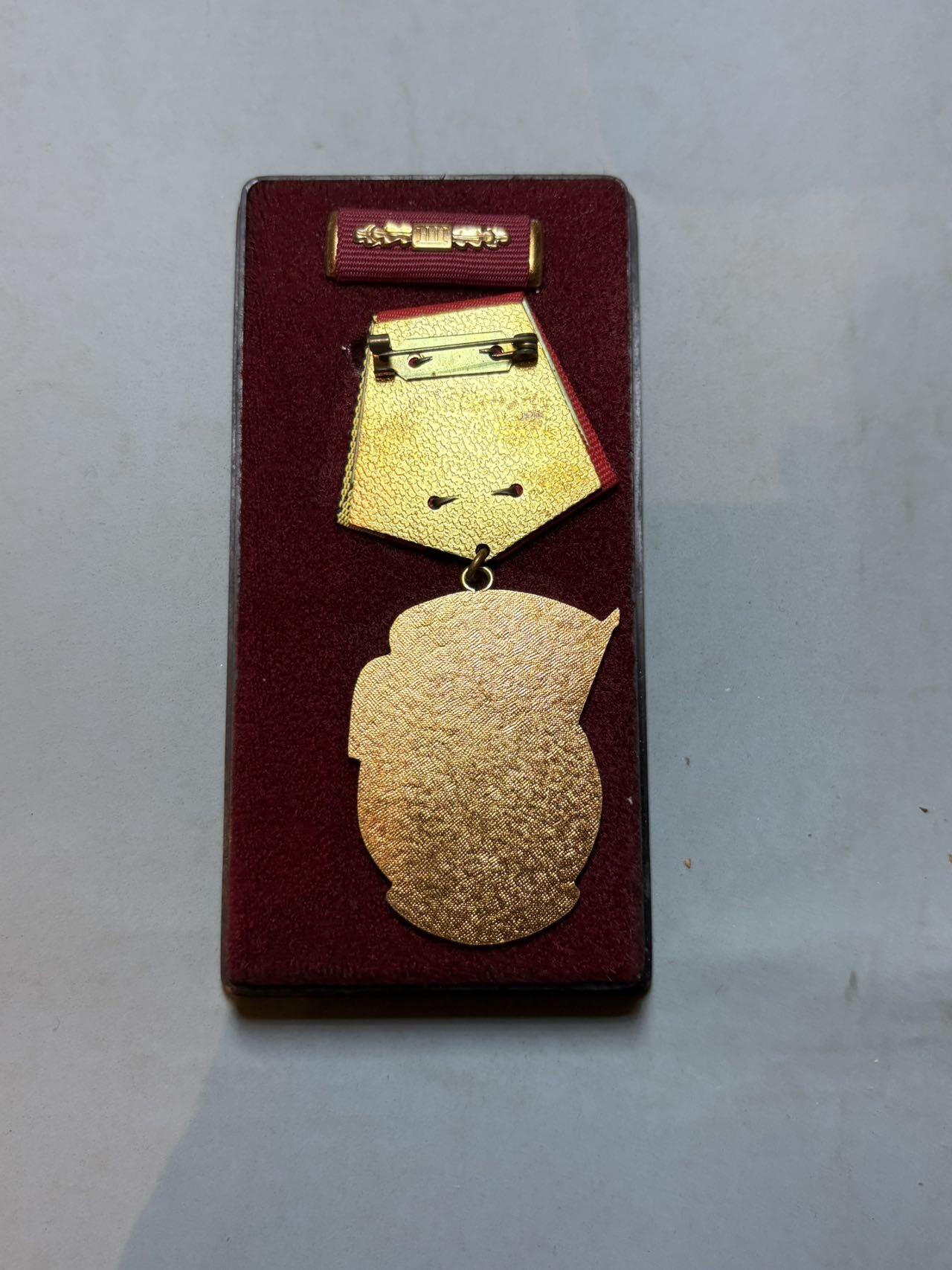 盛世勋华——号角文化勋章邮票专场拍卖第289期 东德三级劳动红旗勋章 带原盒