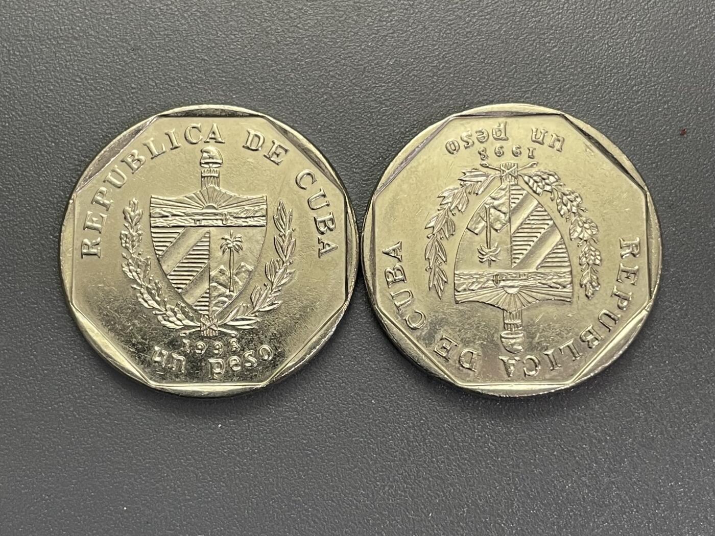 回流1123 古巴1998年外汇旅游币1比索 右边那枚可能是错版币 正常应该是正背逆向，