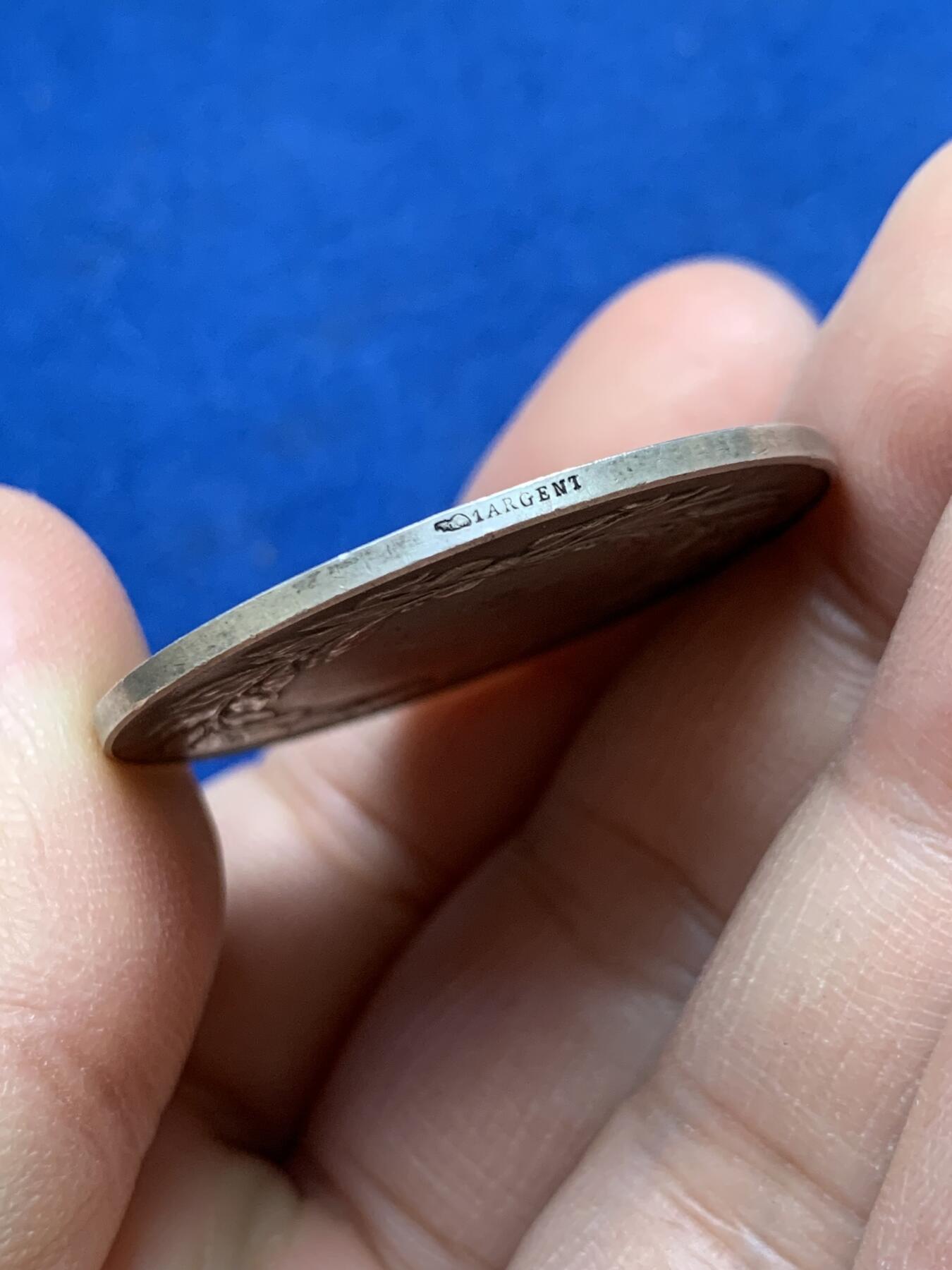 《竞宝斋》第441场 周日，周一，2场连拍 （全场包邮） 法国19世纪城市人寿保险公司纪念银章，城堡王冠图，丰饶角1AR边铭，20.5克，36.3mm