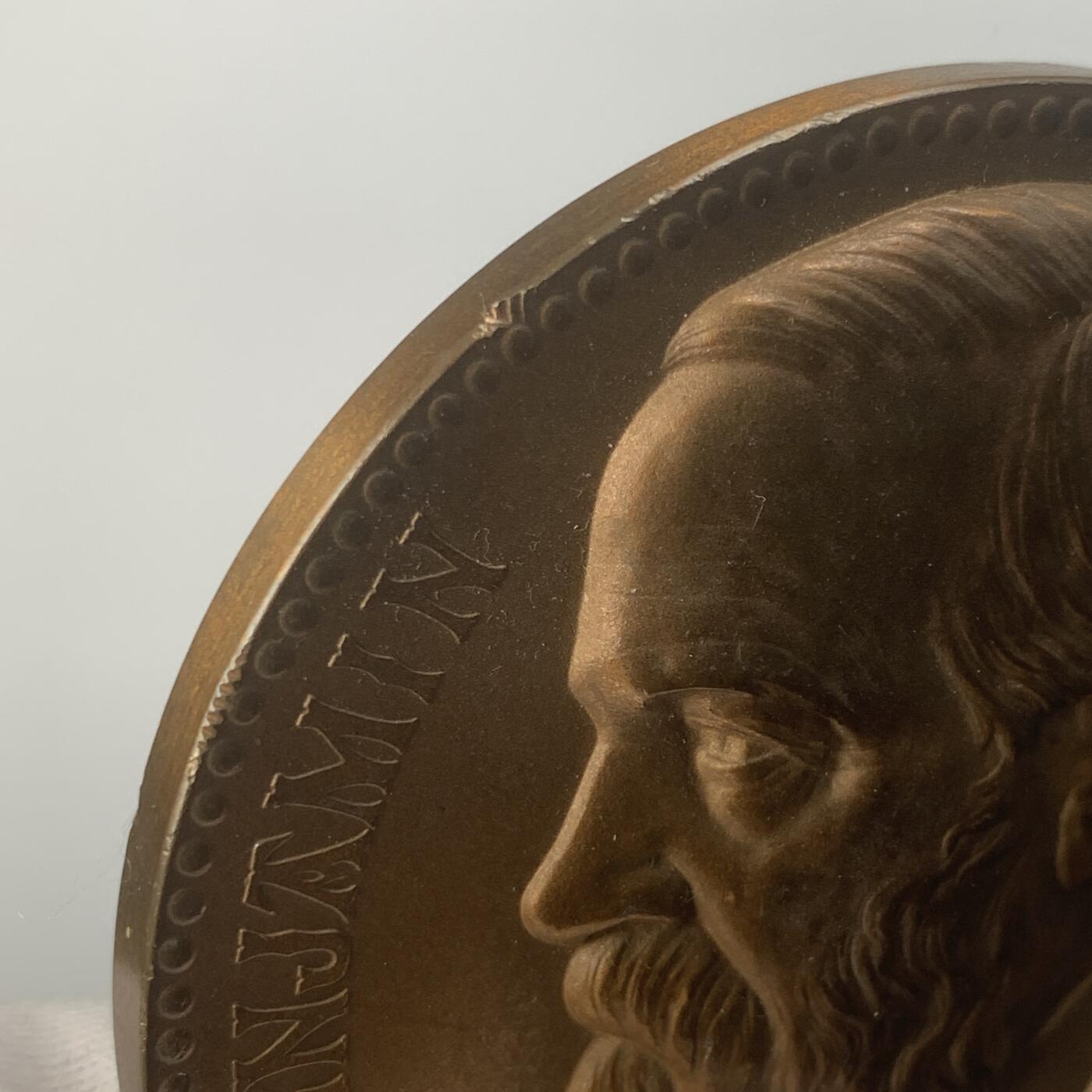 掌中浮雕-藏着的欧洲第043场 1889年美国第23任总统本杰明.哈里森纪念铜章，76mm，234g