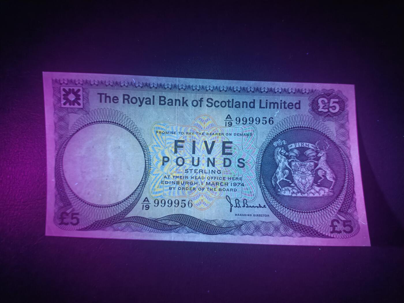 2025十一月第六期，总第204期 苏格兰皇家银行1974年5镑流通好品XF狮子头9999无47，苏格兰徽章和库尔赞城堡